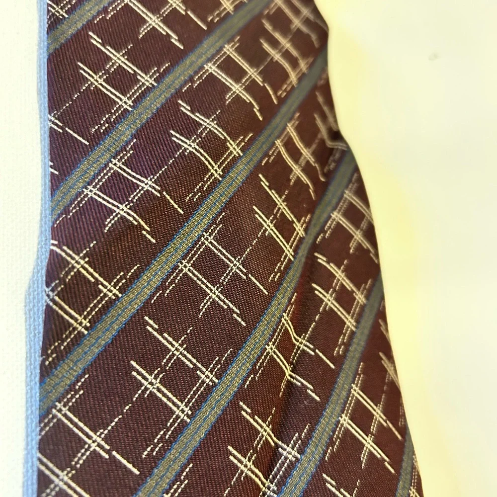 Giorgio‎ Armani Burgundy and Gray Diagonal Tie